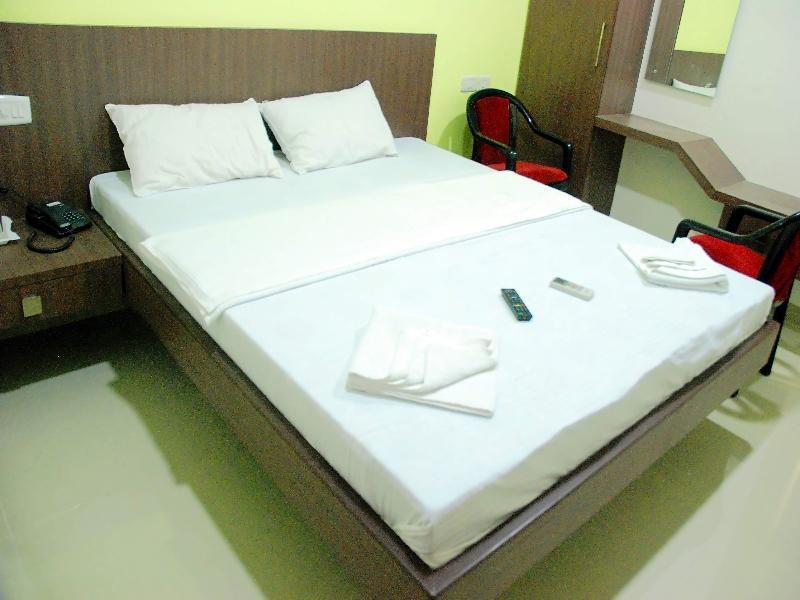 Hotel Pon Amutha Karur  Экстерьер фото